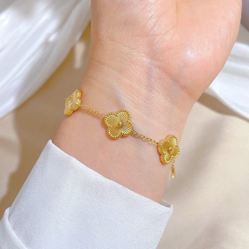 Golden Clove Bracelet